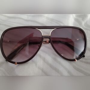 QUAY SUNGLASSES ✨️